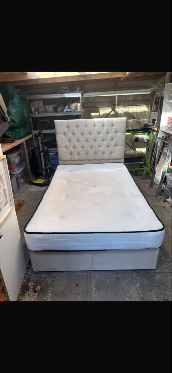 Single base bed with headboard and 4 drawers - Image 1