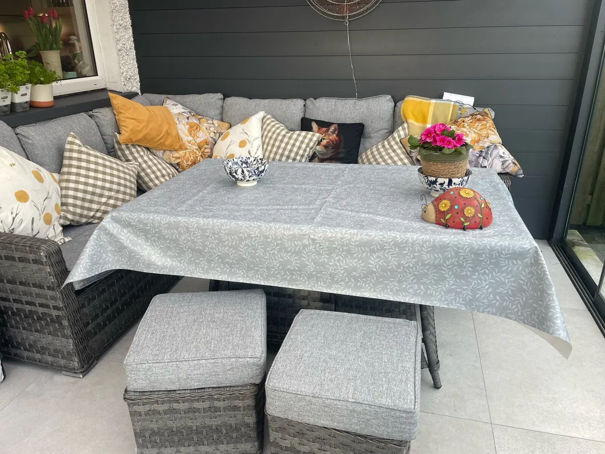 Garden table and seating - Image 2