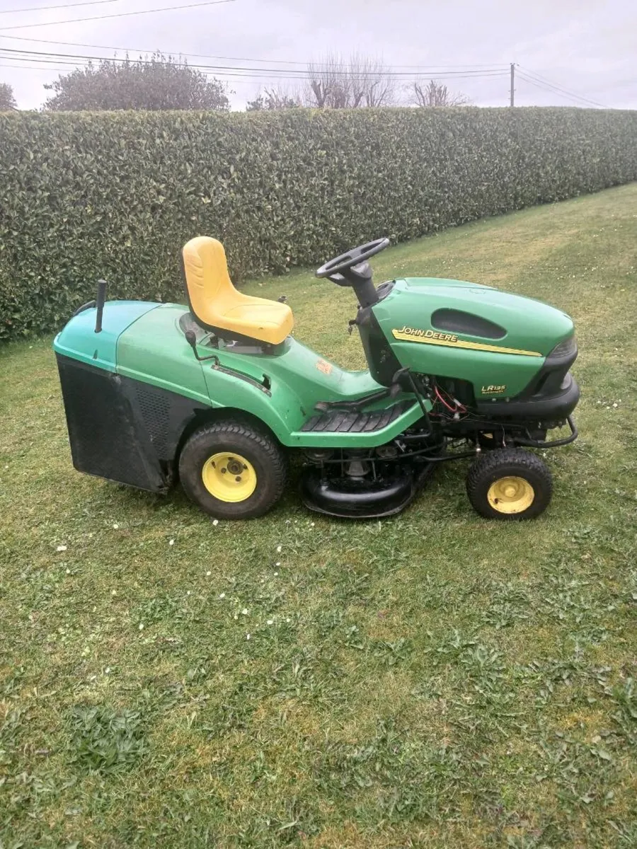 John Deere hydrostatic Briggs engine/ new bed - Image 2