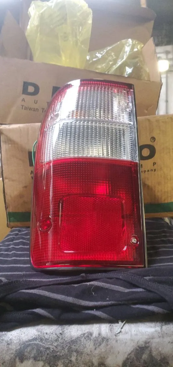 LH REAR LAMP TOYOTA HI-LUX 1998-2005 - Image 2