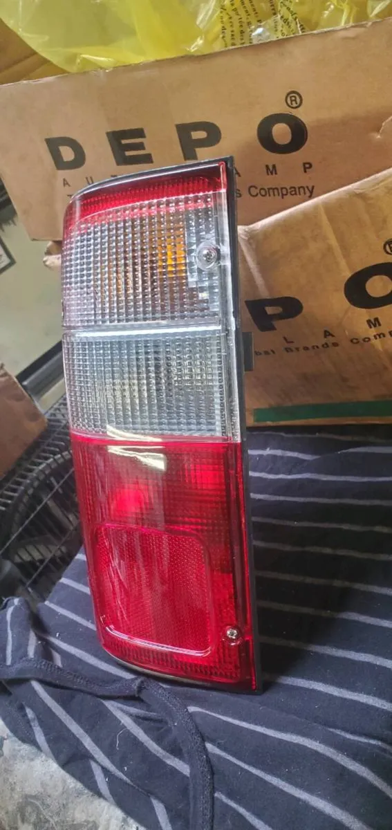 LH REAR LAMP TOYOTA HI-LUX 1998-2005 - Image 4