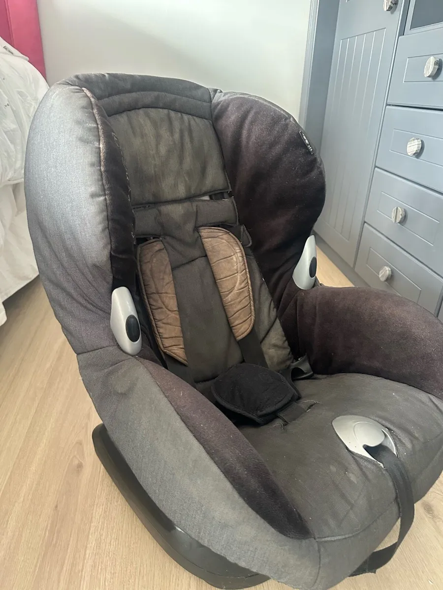 Maxi Cosi car seat - Image 1