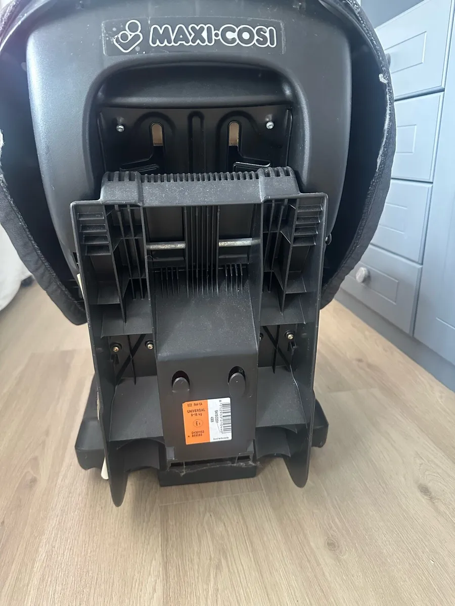 Maxi Cosi car seat - Image 3