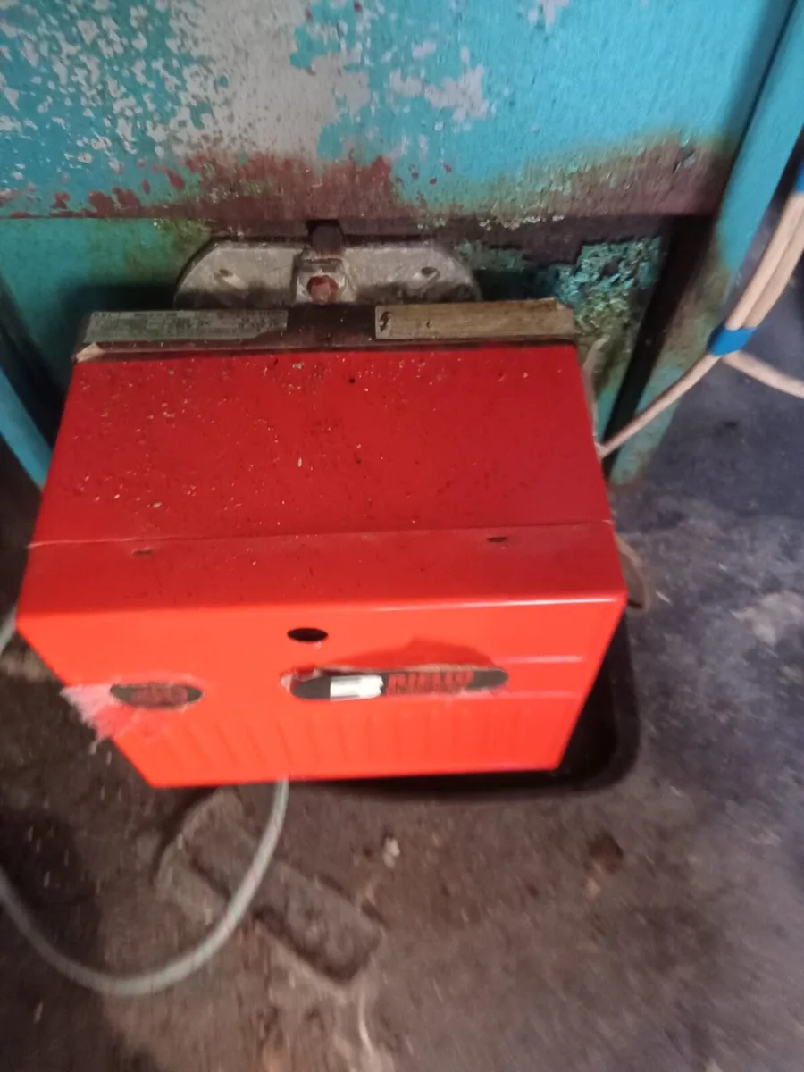 Oil burner and oil tank - Image 2