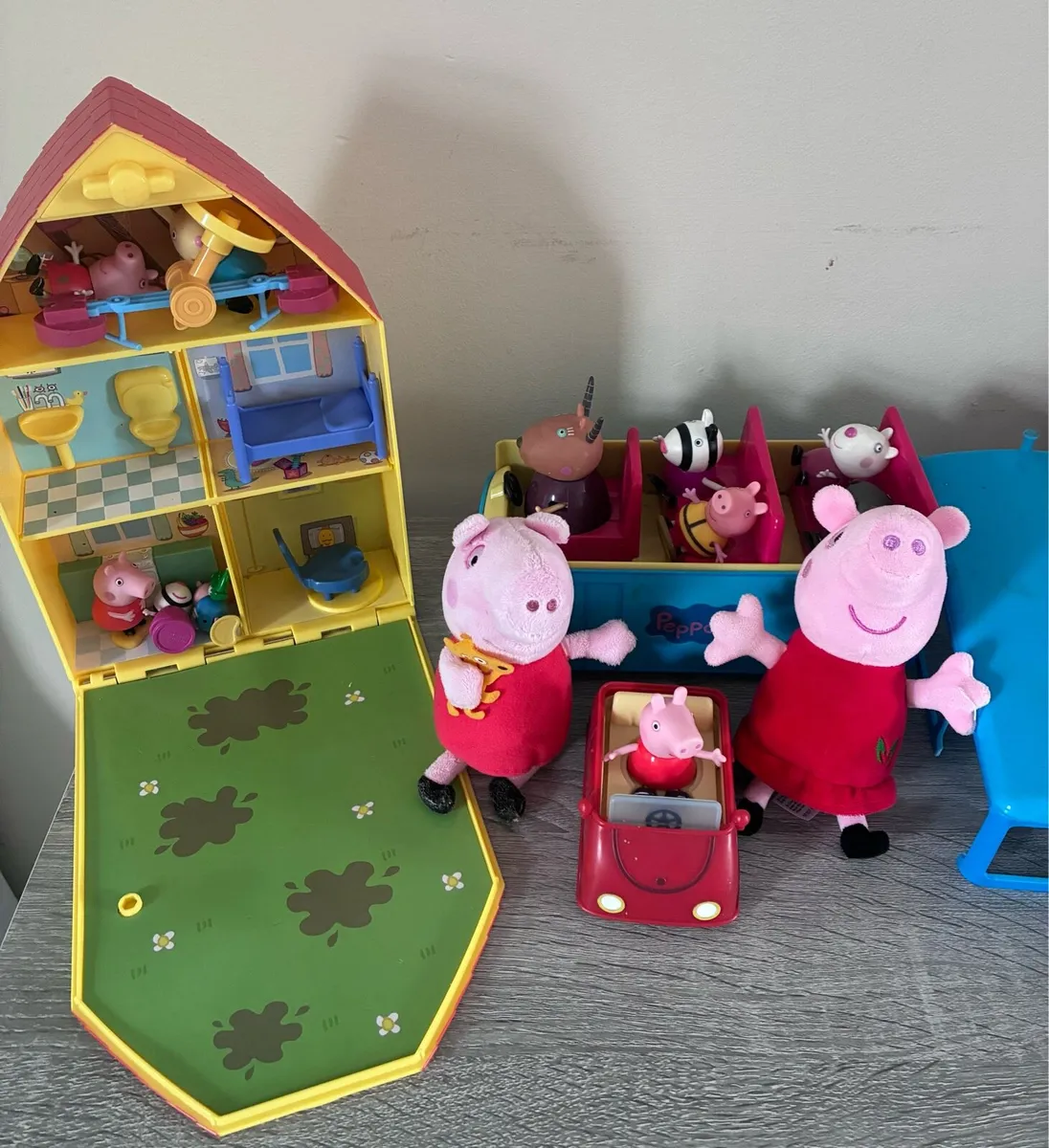 Peppa pig toy bundle - Image 1