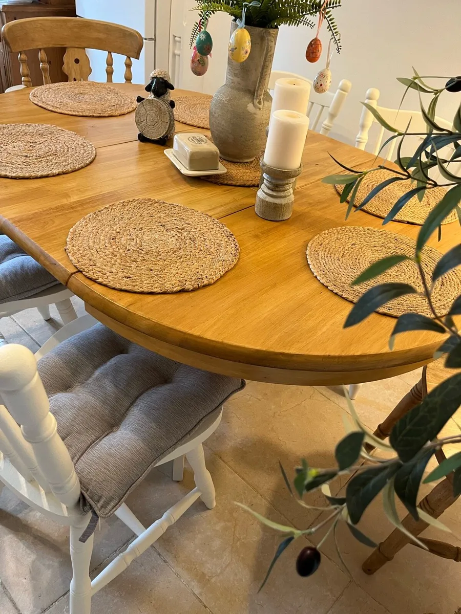 Extendable Table and chairs - Image 4
