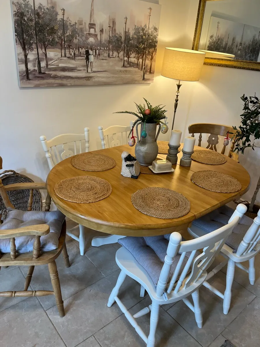Extendable Table and chairs - Image 2