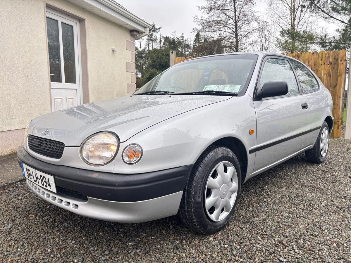 Toyota Corolla 1.3i Auto 49,000 miles - Image 1