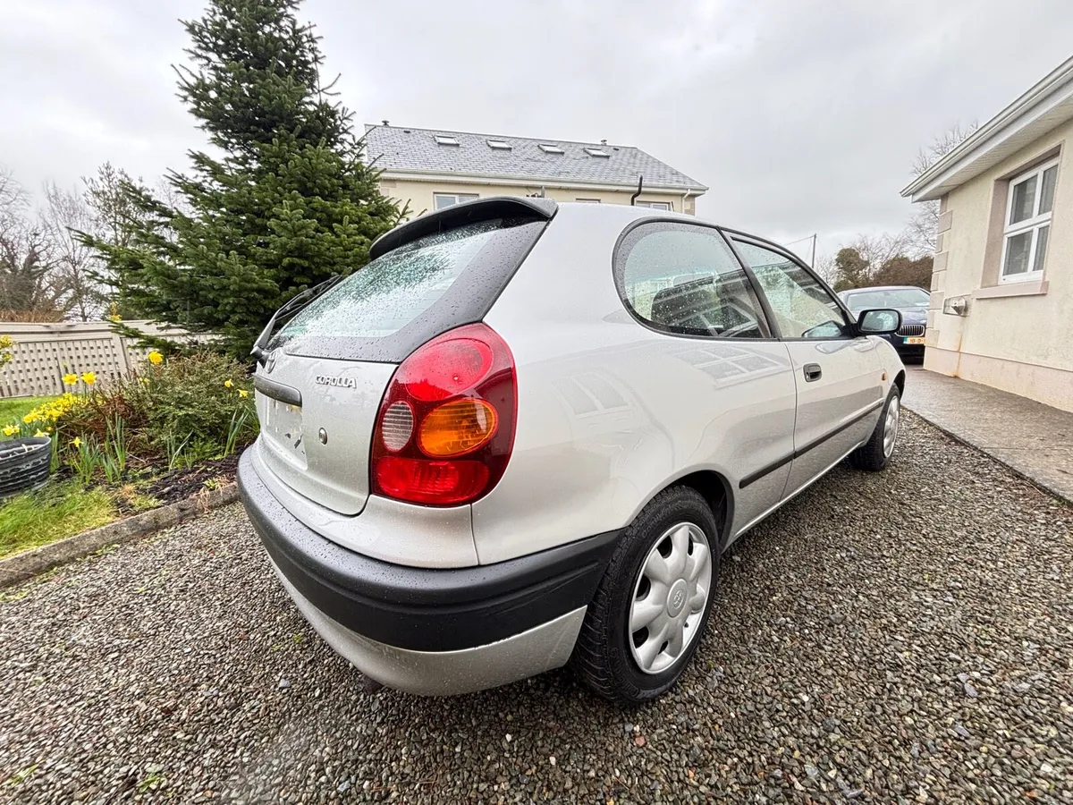 Toyota Corolla 1.3i Auto 49,000 miles - Image 4