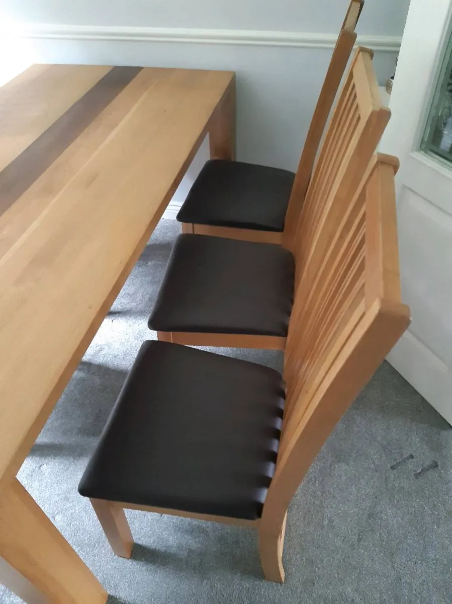 Table & Chairs - Image 4