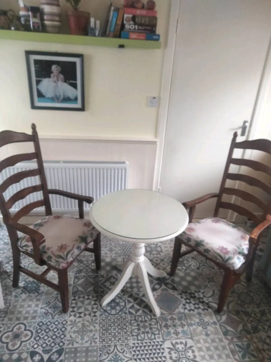 Dining table And chairs - Image 1