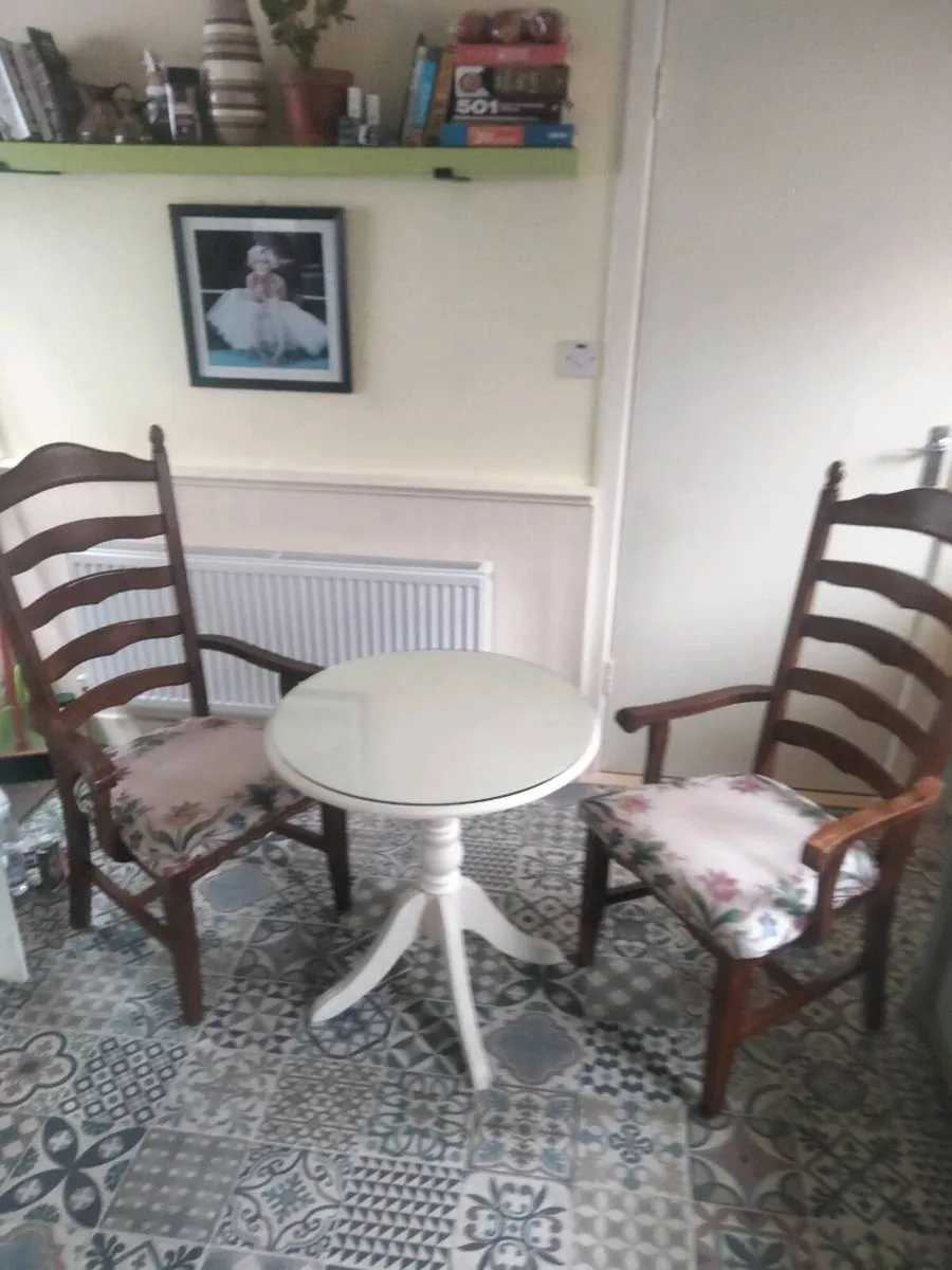 Dining table And chairs - Image 2