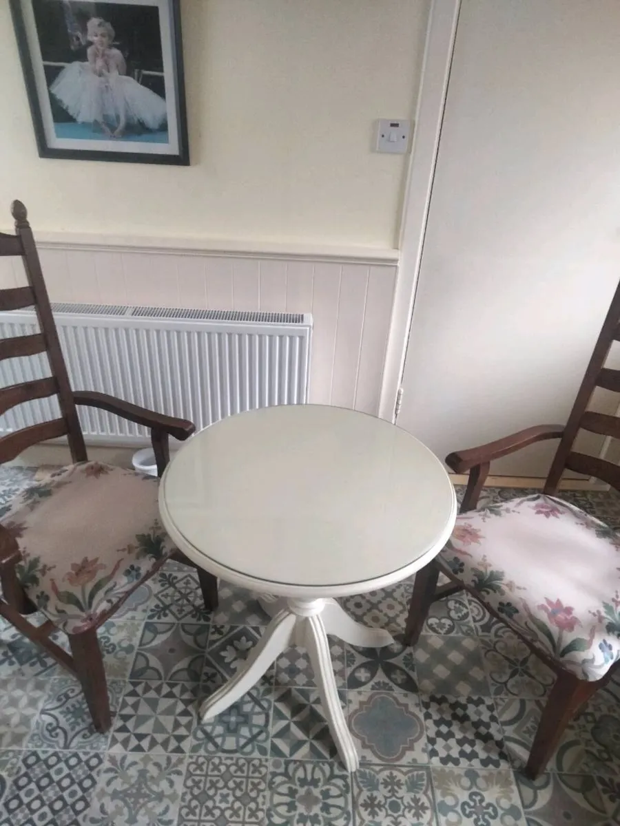 Dining table And chairs - Image 3