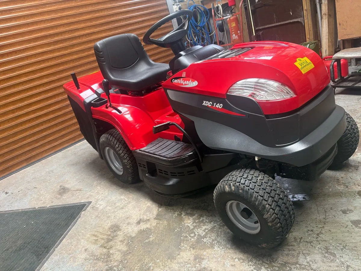 Castle garden lawnmower - Image 1