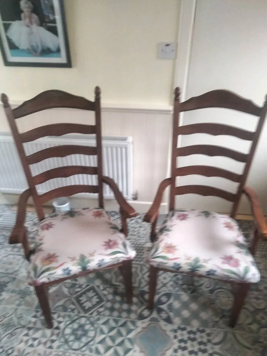 Dining table And chairs - Image 4