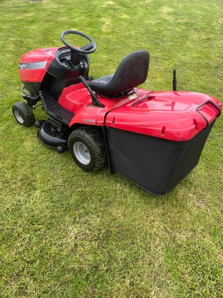 Castle garden ride on mower - Image 4