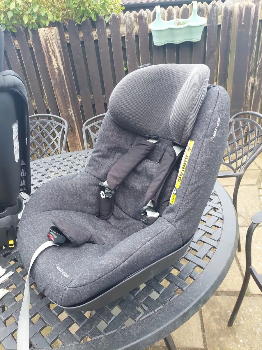 Car seats - Image 1