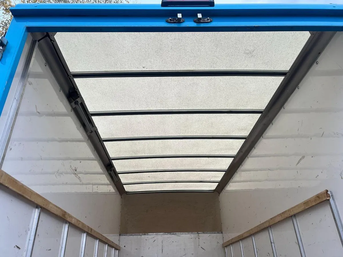 2022 Peugeot Boxer Luton Box Van - Image 3