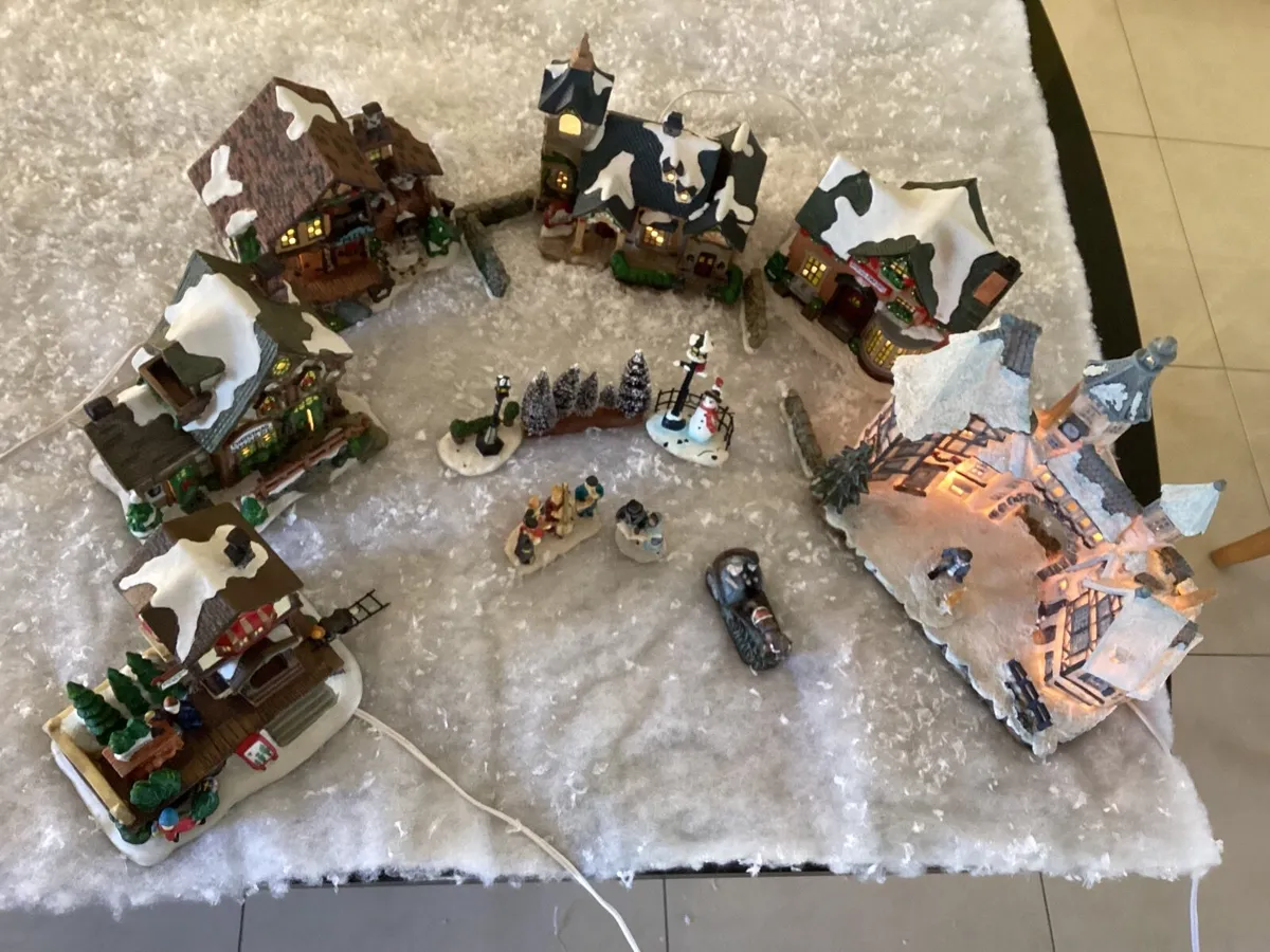 Christmas Village Scene - Image 3