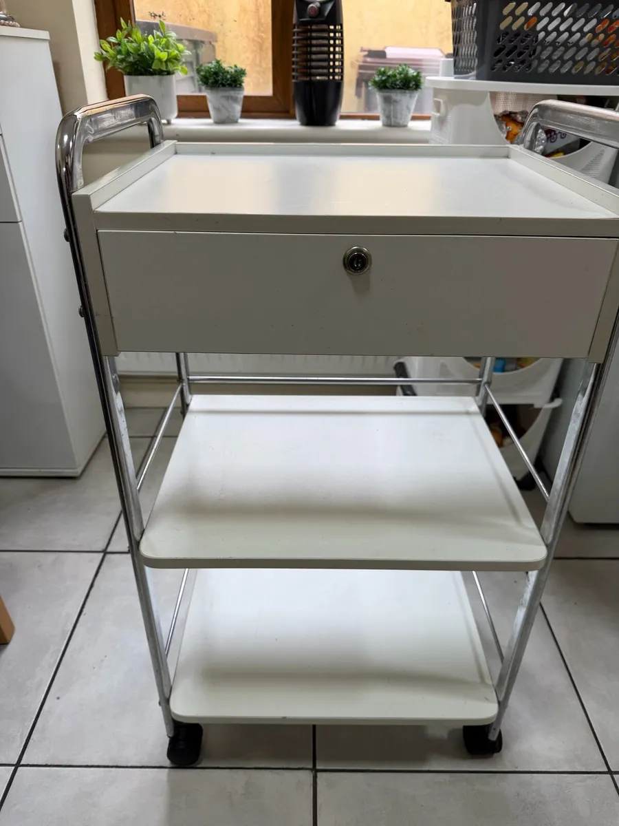 4  chair,  with small table, good condition - Image 4