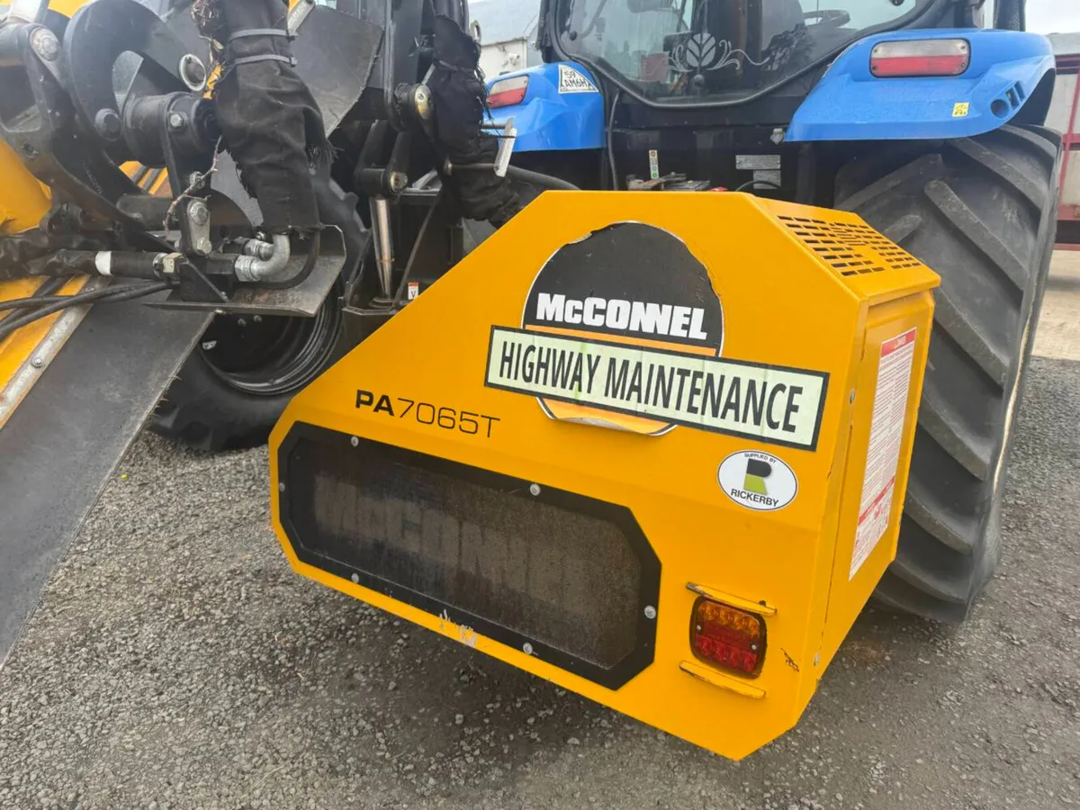 2023 McConnel PA 7065 T Hedge Cutter - Image 4