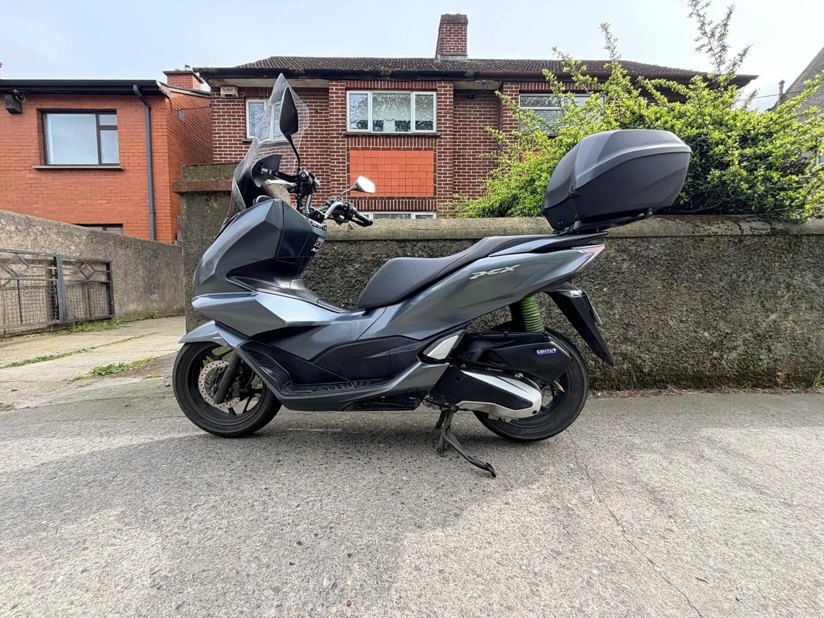 Honda PCX 125 - Image 1
