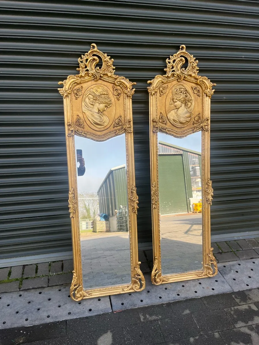 Terence Clifford Antiques. Sale - Image 1