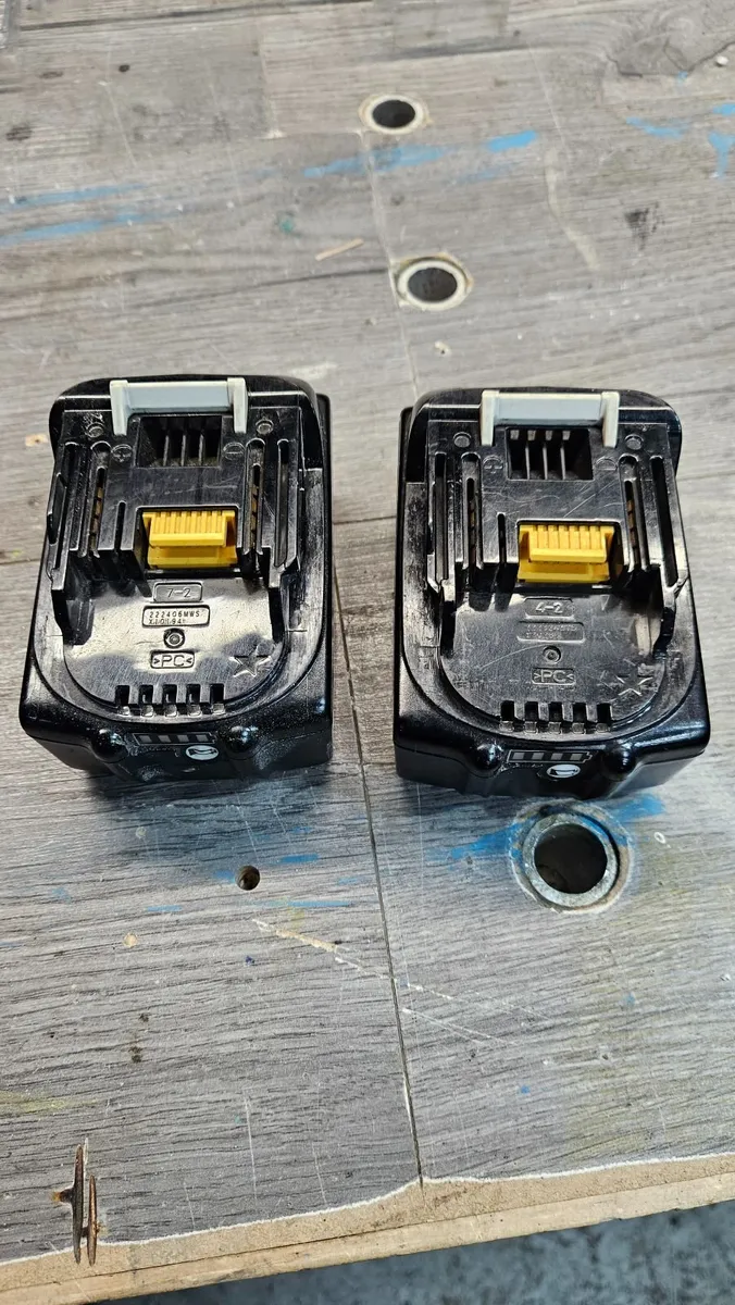 2x Genuine Makita batteries - Image 2