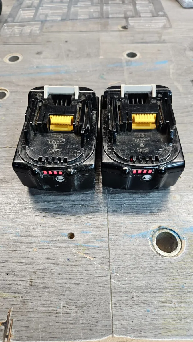 2x Genuine Makita batteries - Image 4