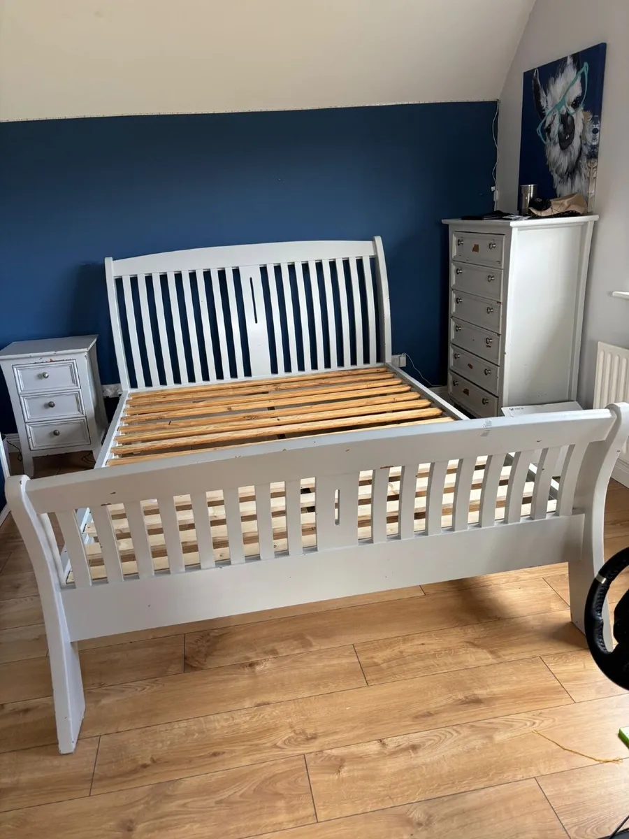 Furniture set - Image 1