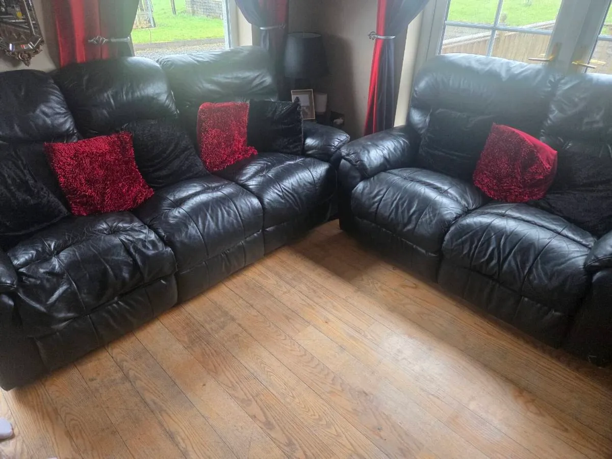 3 2 1 leather suite - Image 1