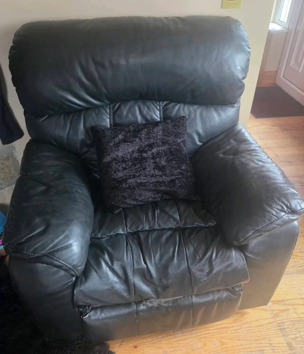 3 2 1 leather suite - Image 3