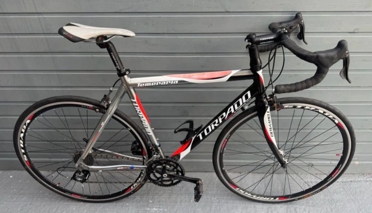 Italian road bike with Carbon forks
