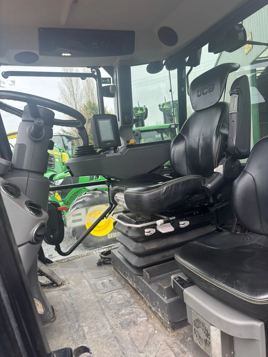 2021 JCB Fastrac 4220 - Image 2