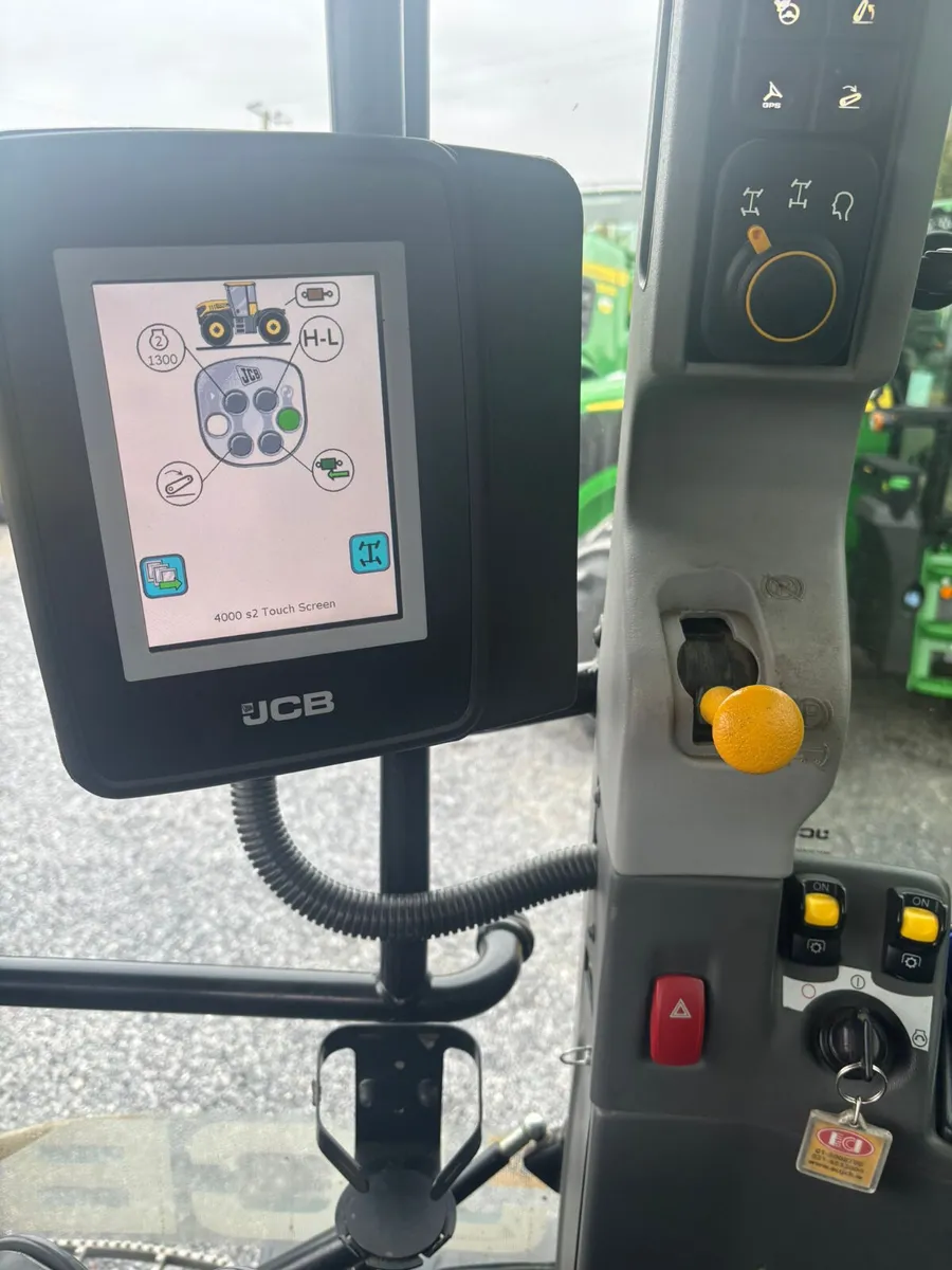 2021 JCB Fastrac 4220 - Image 3