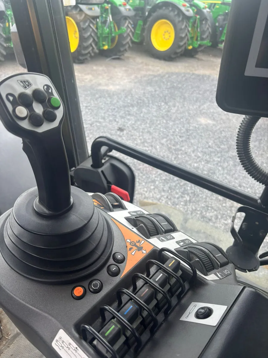 2021 JCB Fastrac 4220 - Image 4