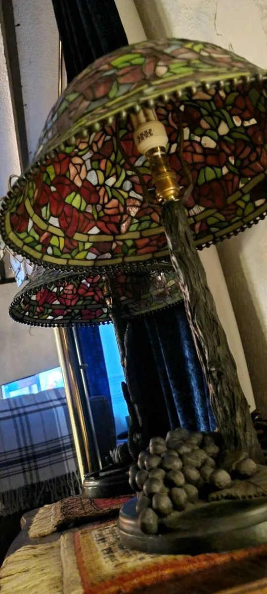 CLASSIC VINTAGE TIFFANY MOSAIC GLASS LAMPS - Image 2