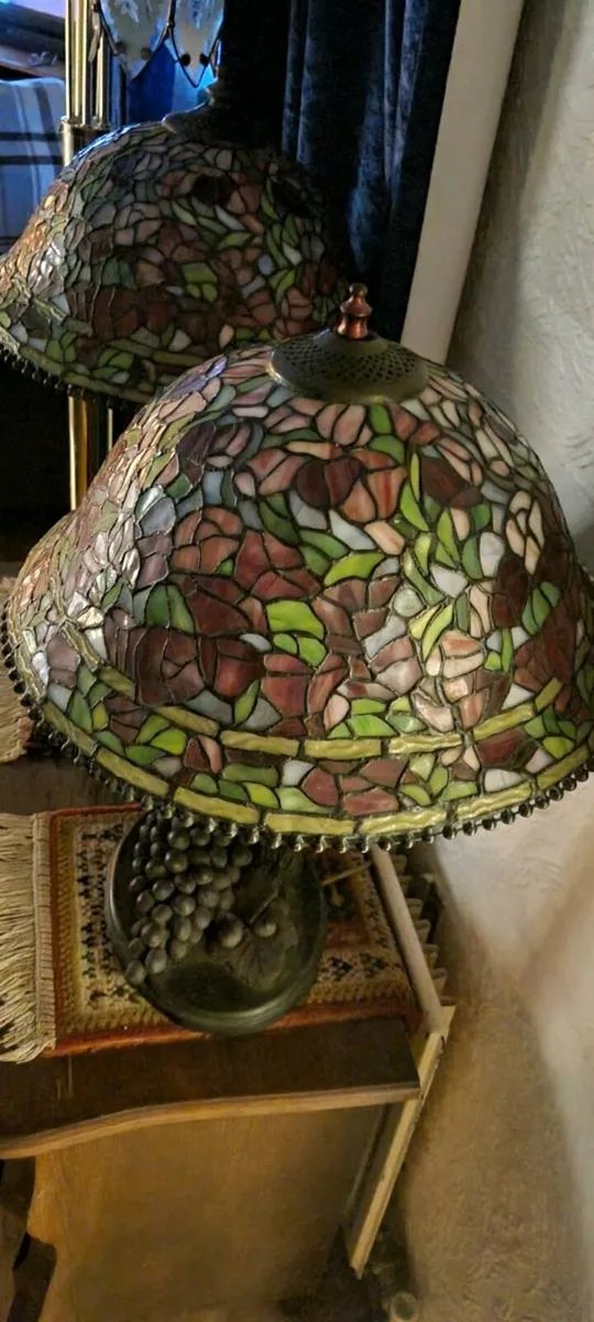 CLASSIC VINTAGE TIFFANY MOSAIC GLASS LAMPS - Image 4