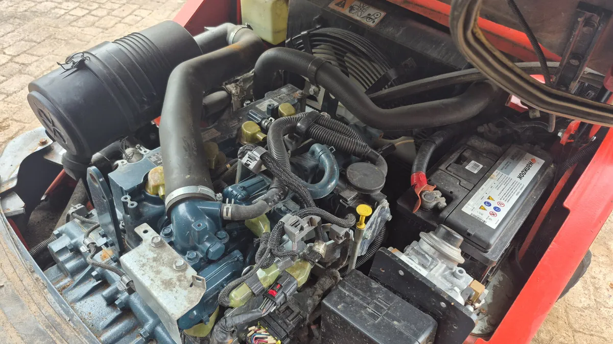 2.5 ton forklift - Image 3