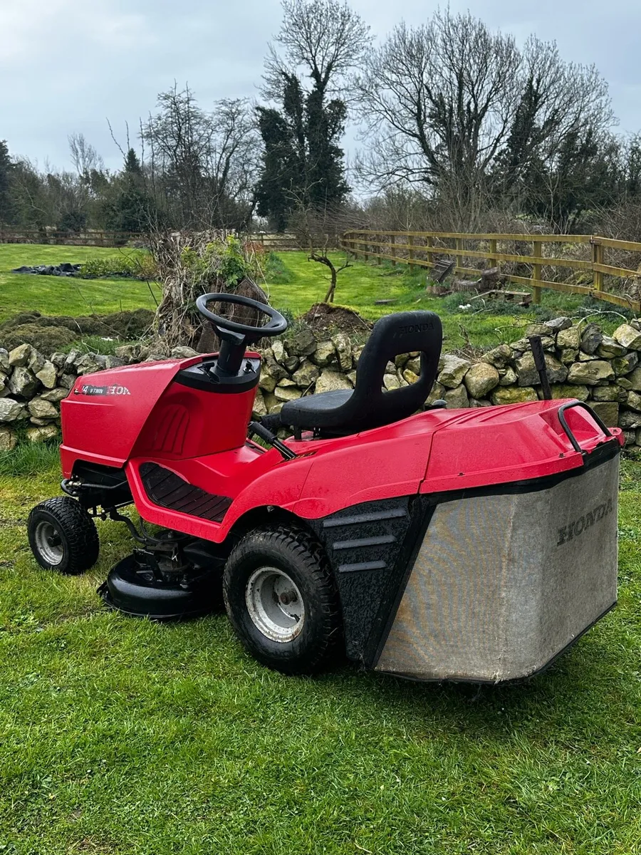 Honda ride on mower Vtwin - Image 3
