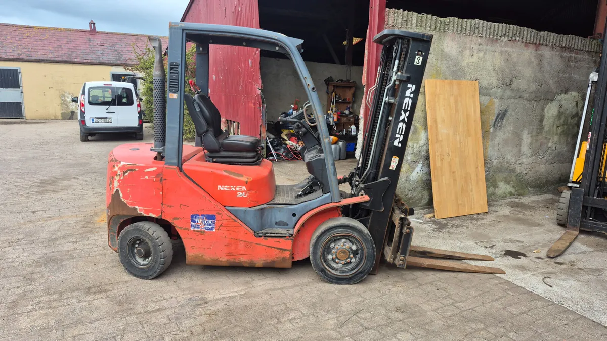 2.5 ton forklift - Image 1