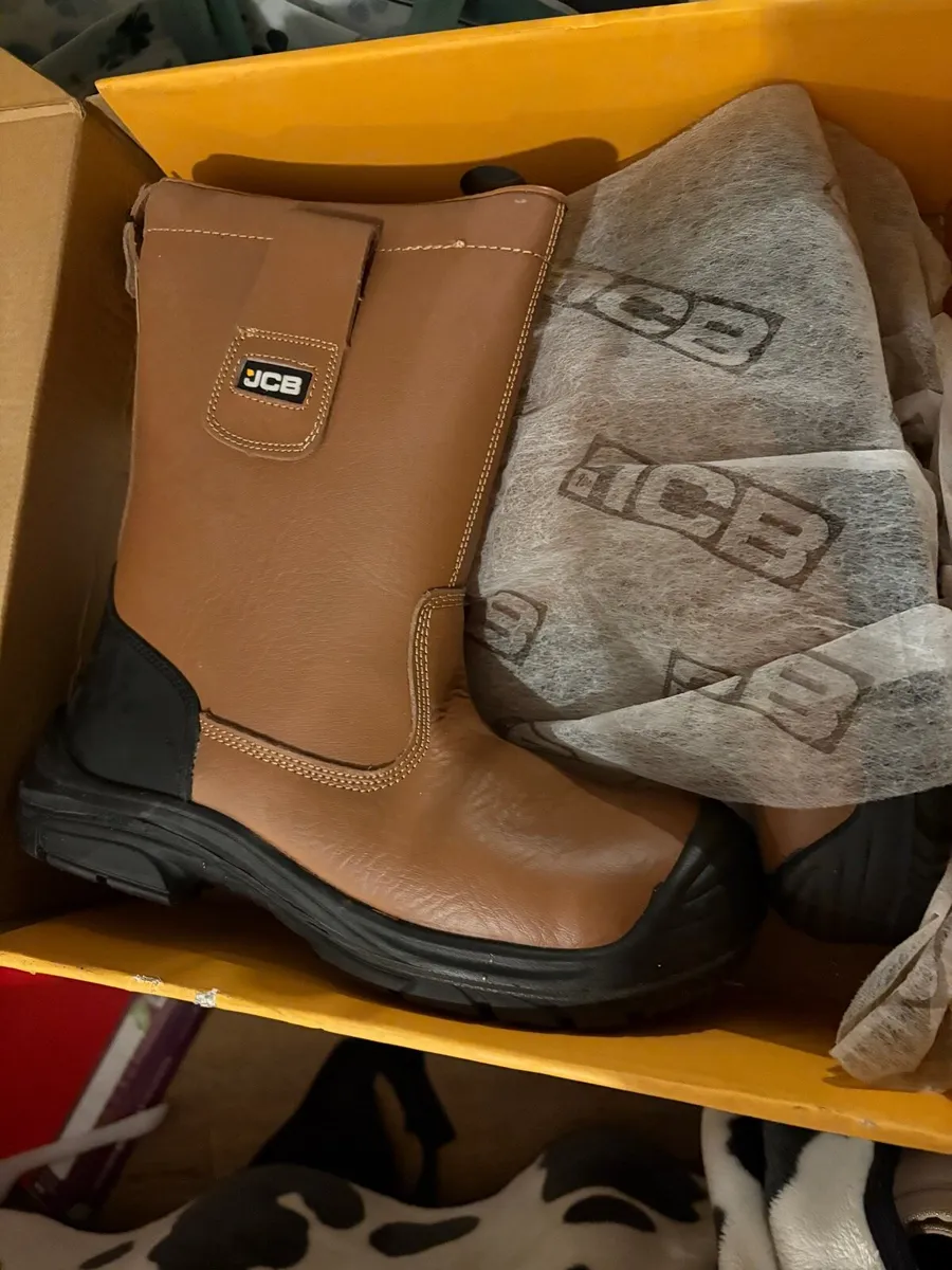 JCB Leather rigger boots size 8 Euro 42 - Image 1