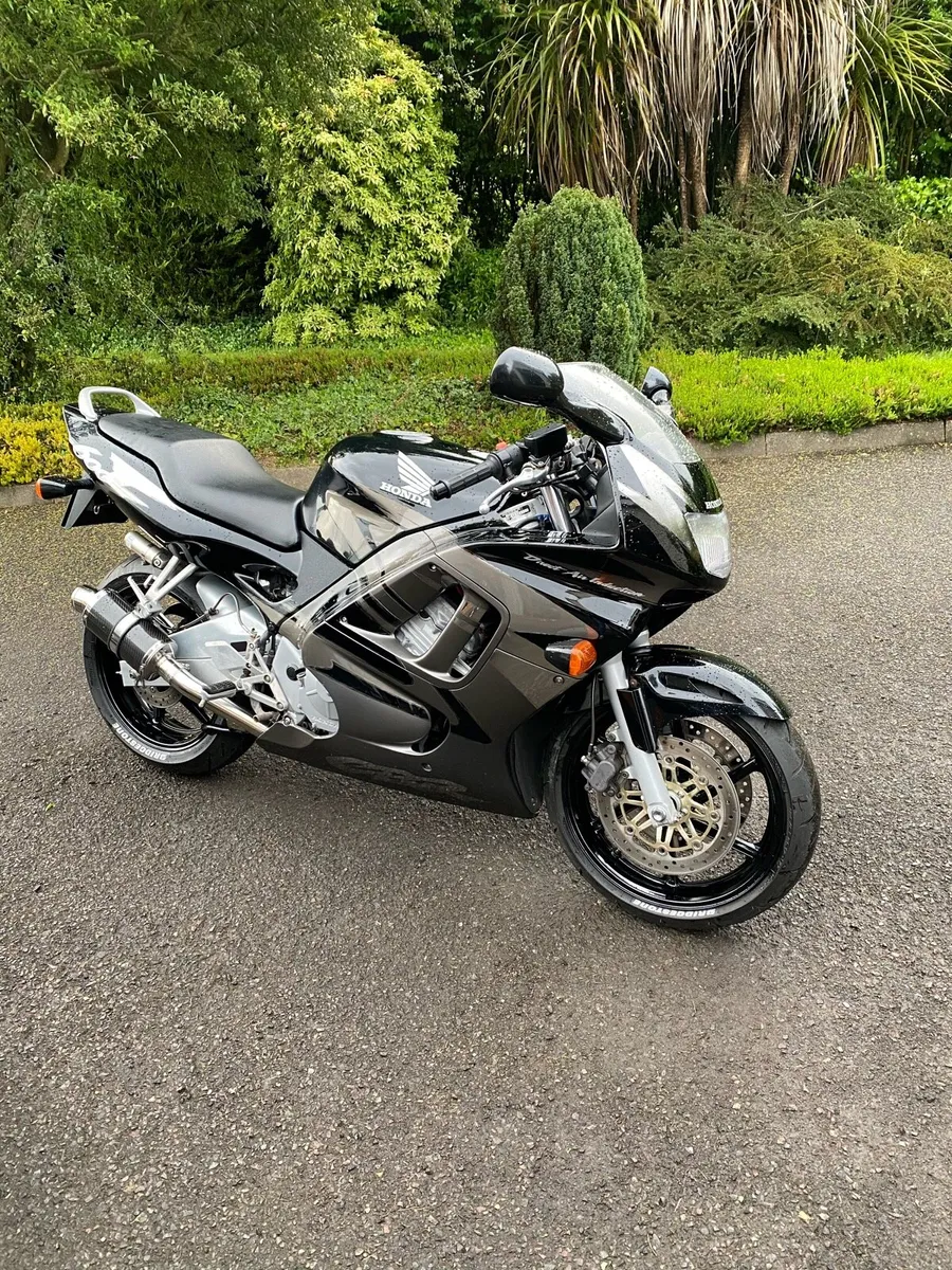 Honda CBR 600 F3 - Image 1