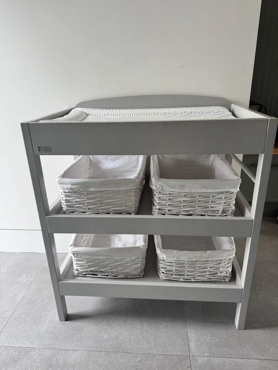 Changing table - Image 2