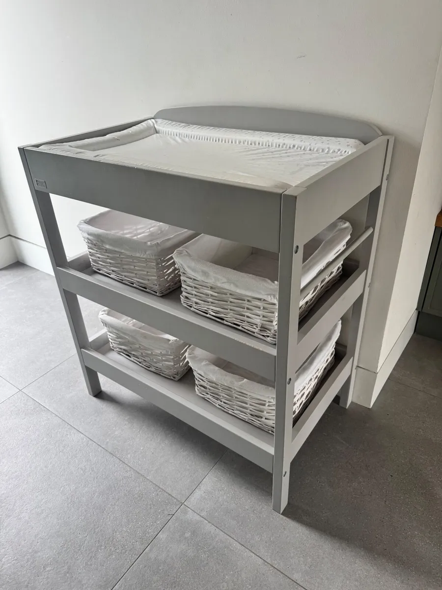 Changing table - Image 3