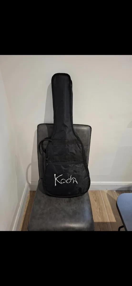 Child's guitar - Image 2