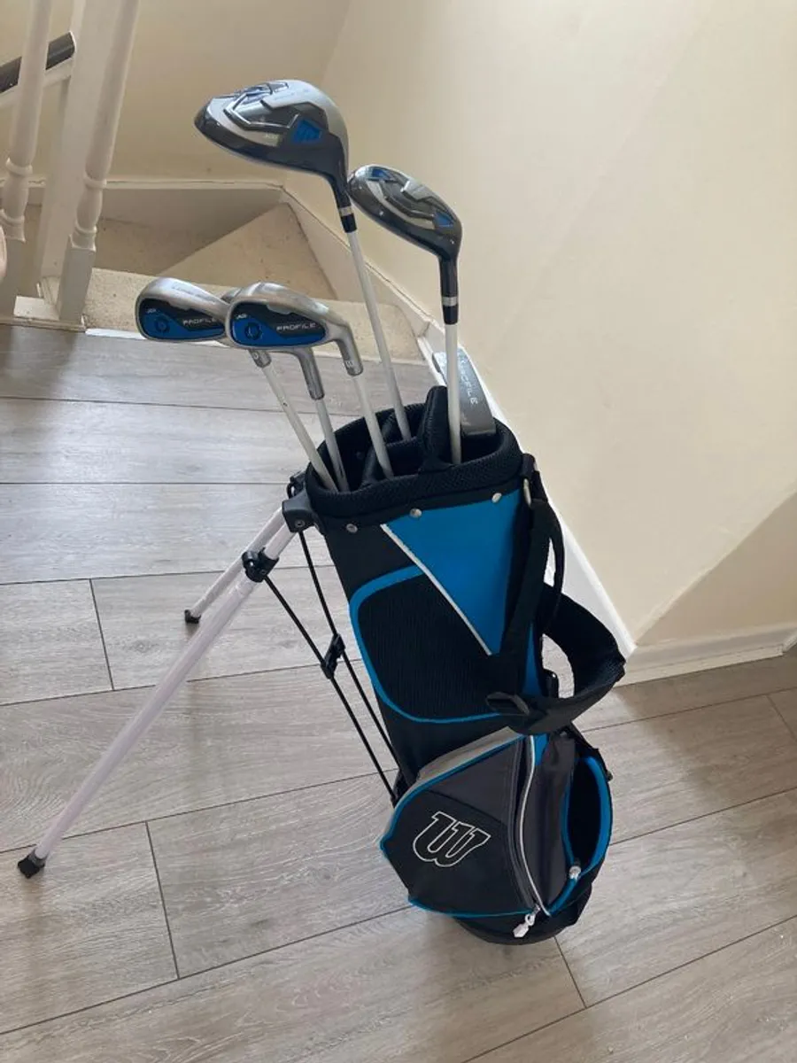 Golf sets for teenagers. Wilson golf set..almost brand new. Rrp 259euro - Image 1