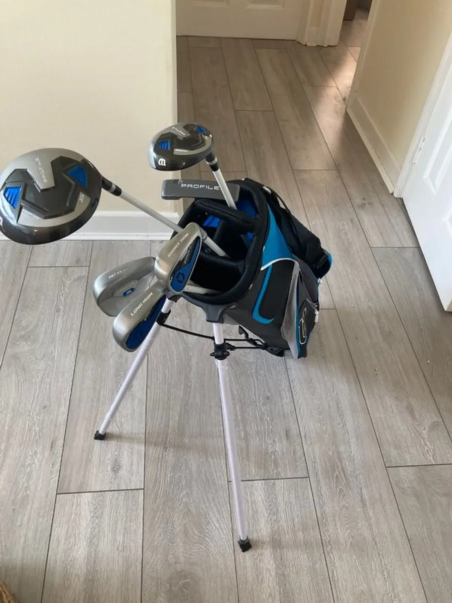 Golf sets for teenagers. Wilson golf set..almost brand new. Rrp 259euro - Image 2