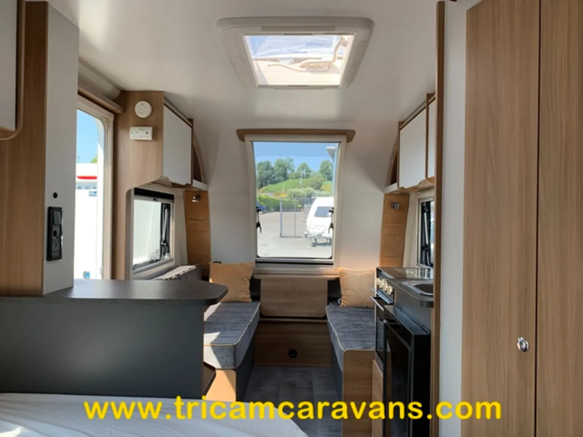 2022 Bailey Discovery D4-4 1 Owner Fixed Bed - Image 3