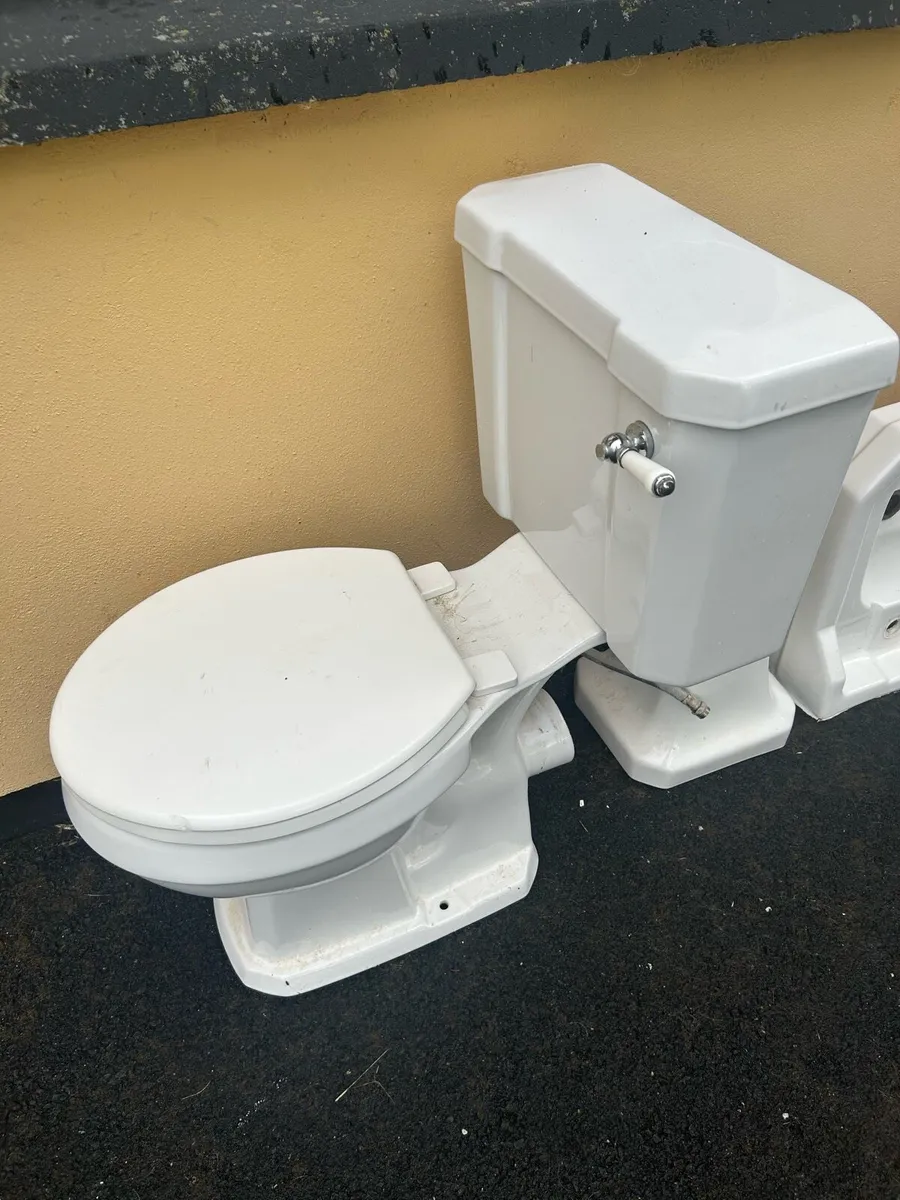 Close coupled toilet and hand wash basin - Image 2
